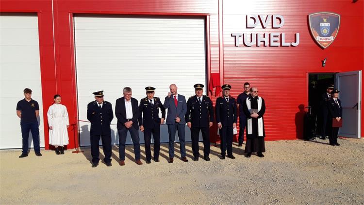 Slika /slike/Otvaranje-vatrogasnog-spremista-DVD-a-Tuhelj-4.jpg