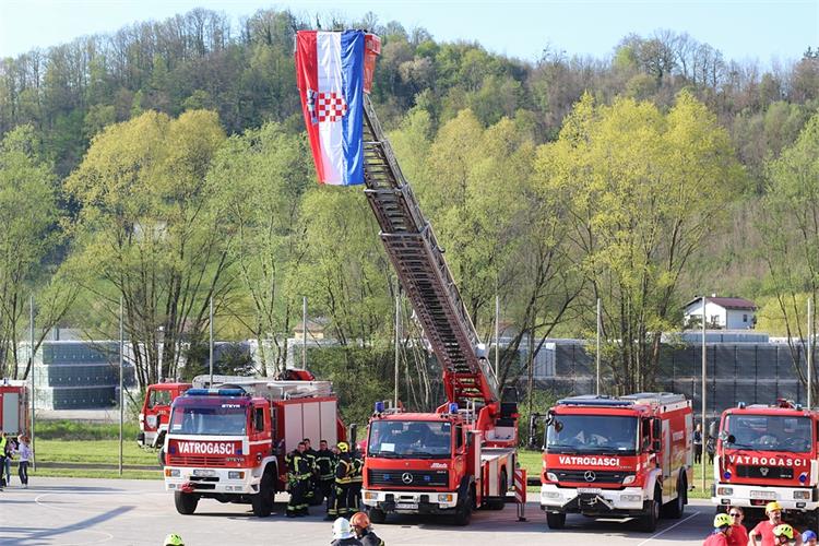 Slika /slike/Vijesti/Naslovnica_vatrogasna-vjezba288.jpg