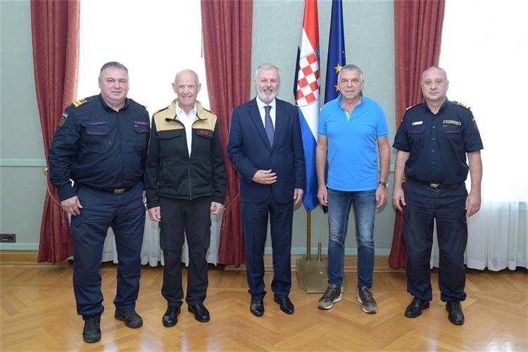 Slika /slike/sanader_vatrogastvo_web1.jpg