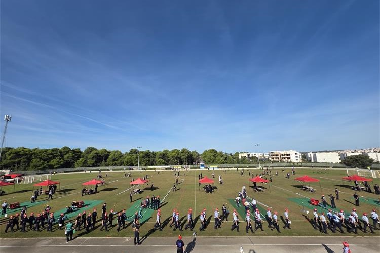 Slika slike/Galerije/IX%20Dr%C5%BEavno%20natjecanje%20vatrogasaca/Natjecanje.jpg